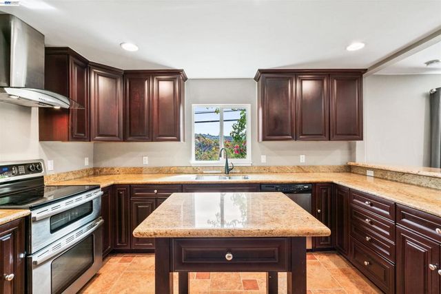 8019 Sterling Dr., Oakland, CA 94605