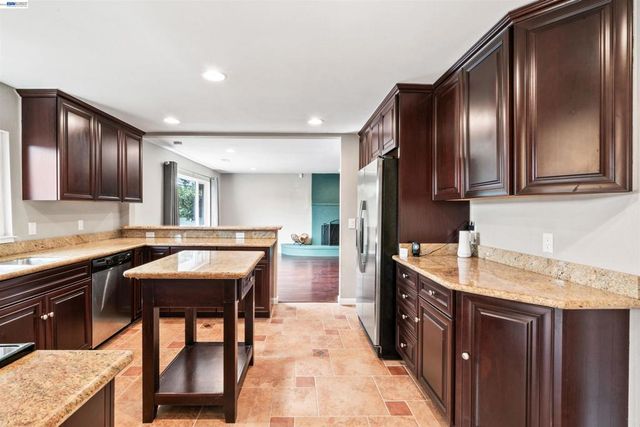 8019 Sterling Dr., Oakland, CA 94605