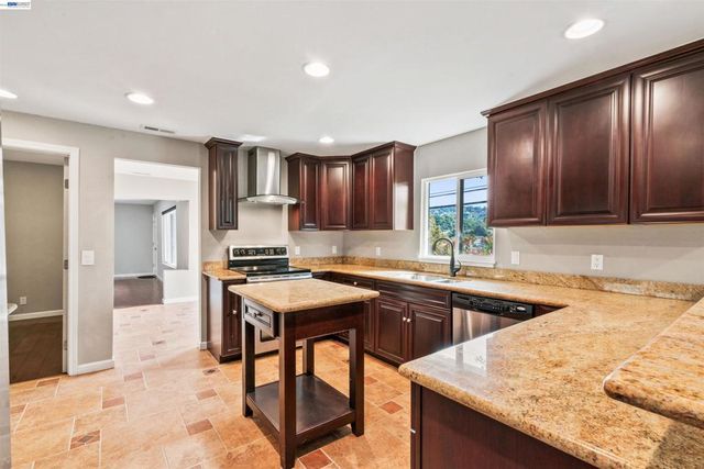 8019 Sterling Dr., Oakland, CA 94605