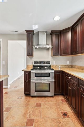 8019 Sterling Dr., Oakland, CA 94605