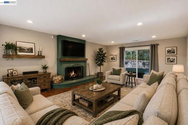 8019 Sterling Dr., Oakland, CA 94605