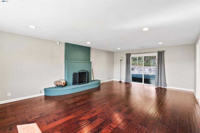 8019 Sterling Dr., Oakland, CA 94605