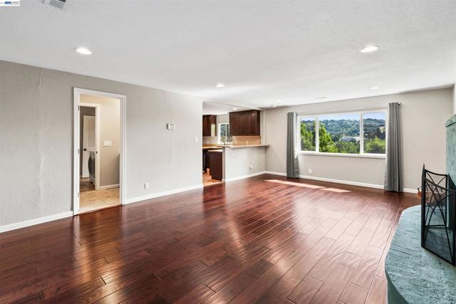 8019 Sterling Dr., Oakland, CA 94605