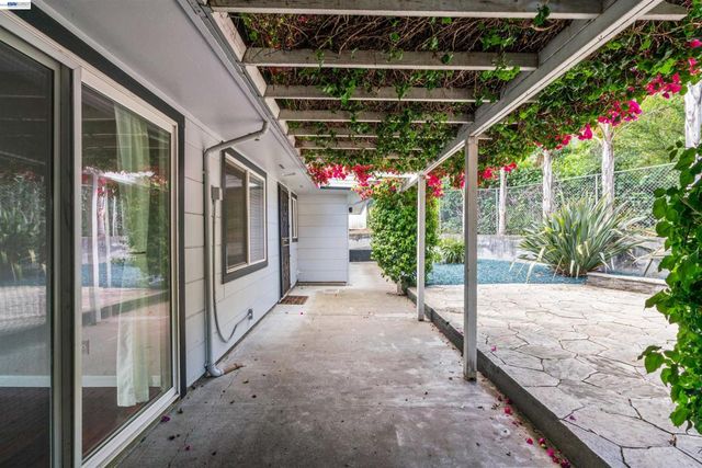 8019 Sterling Dr., Oakland, CA 94605