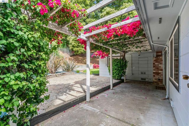 8019 Sterling Dr., Oakland, CA 94605