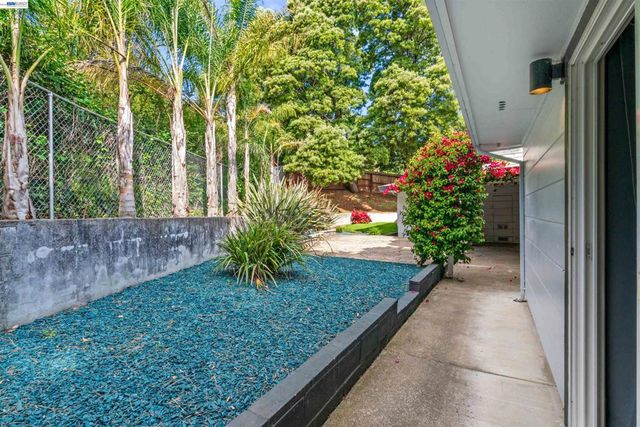 8019 Sterling Dr., Oakland, CA 94605