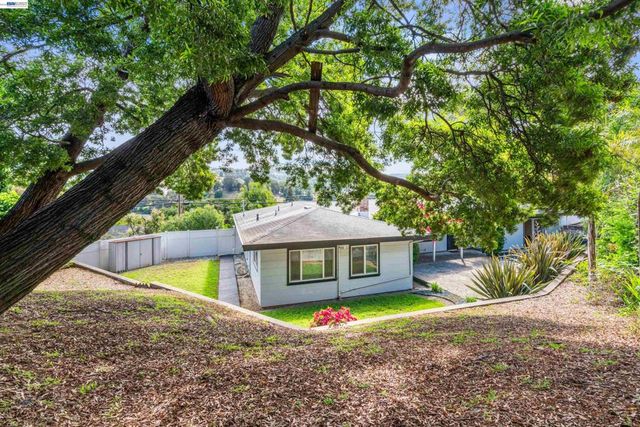 8019 Sterling Dr., Oakland, CA 94605