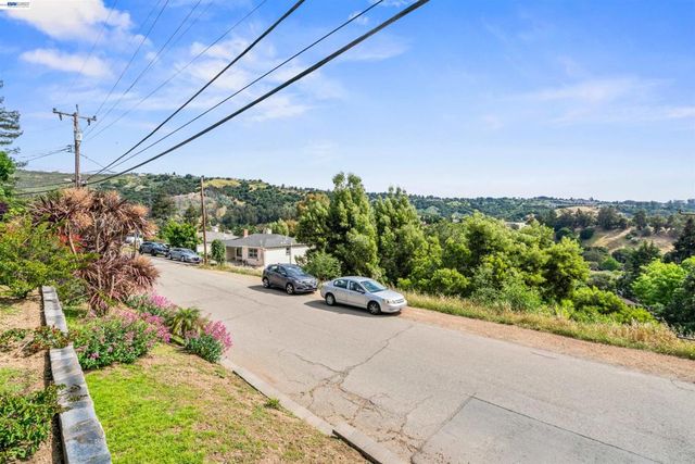 8019 Sterling Dr., Oakland, CA 94605