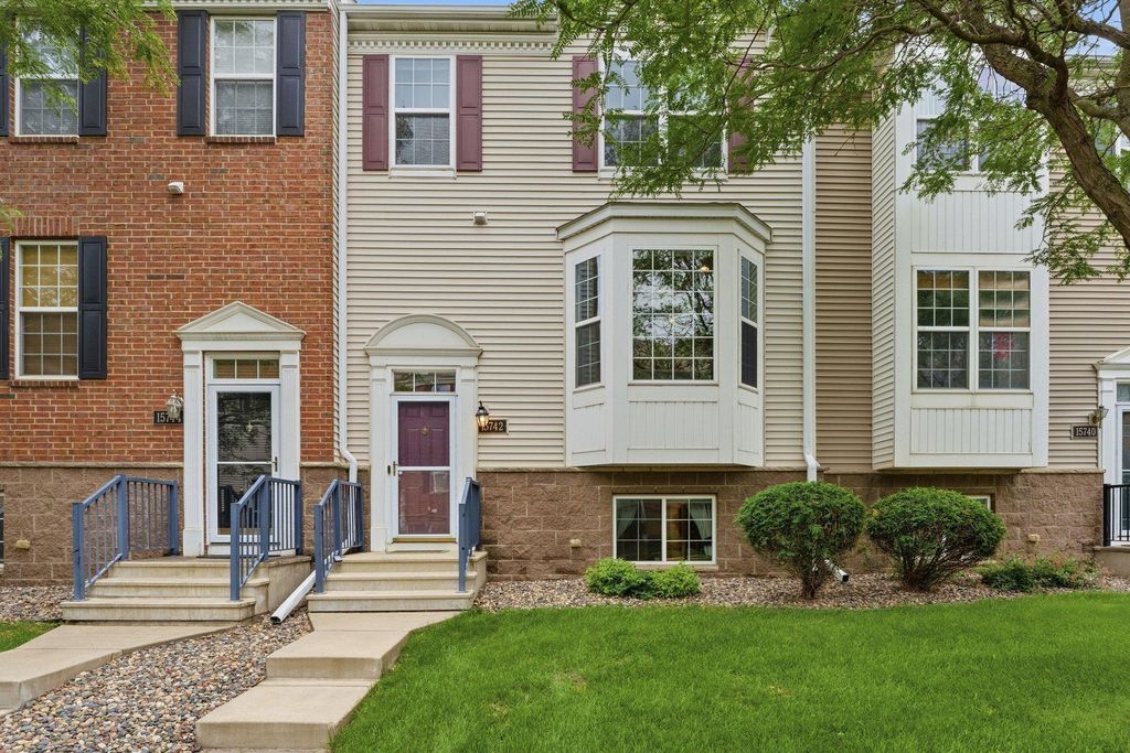 15742 Frisian Lane, Apple Valley, MN 55124 — exterior