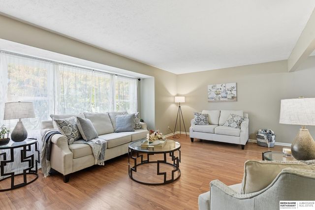 921 N 121 Street, Omaha, NE 68154