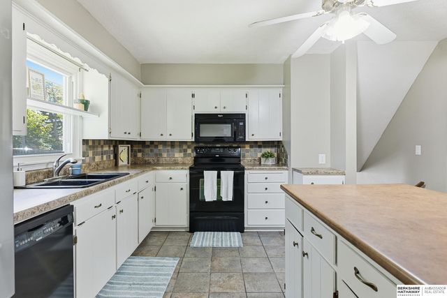 921 N 121 Street, Omaha, NE 68154