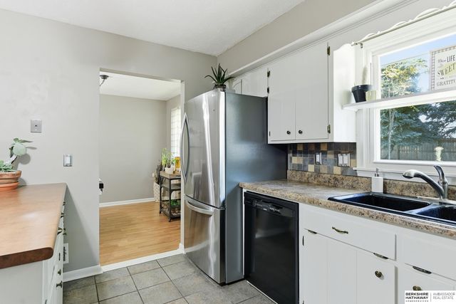 921 N 121 Street, Omaha, NE 68154