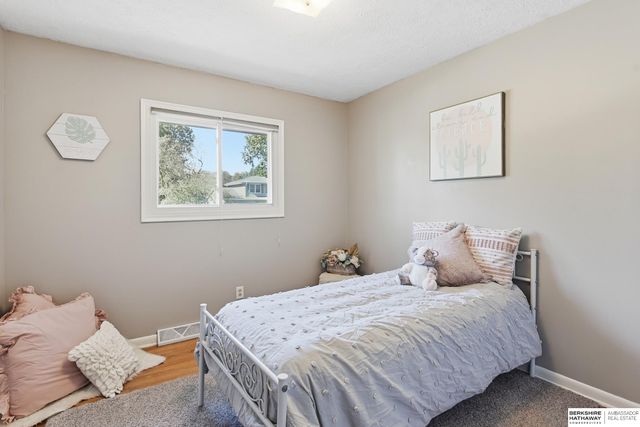 921 N 121 Street, Omaha, NE 68154