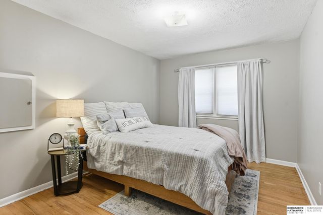 921 N 121 Street, Omaha, NE 68154