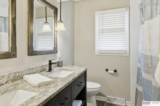 921 N 121 Street, Omaha, NE 68154