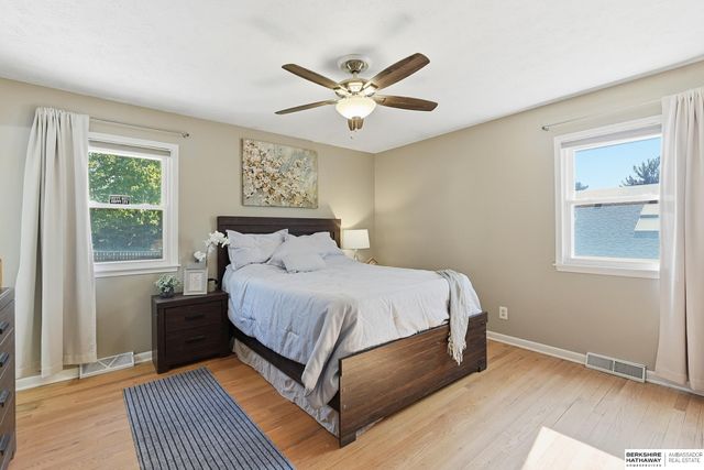 921 N 121 Street, Omaha, NE 68154