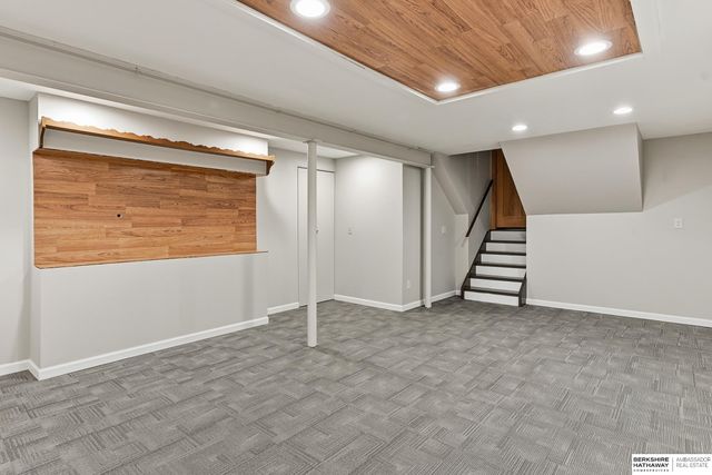 921 N 121 Street, Omaha, NE 68154