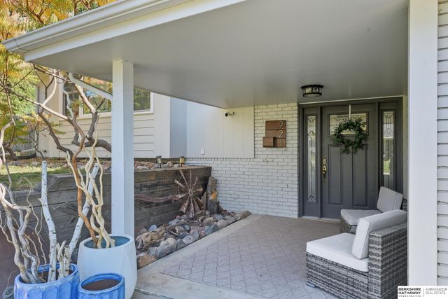 921 N 121 Street, Omaha, NE 68154