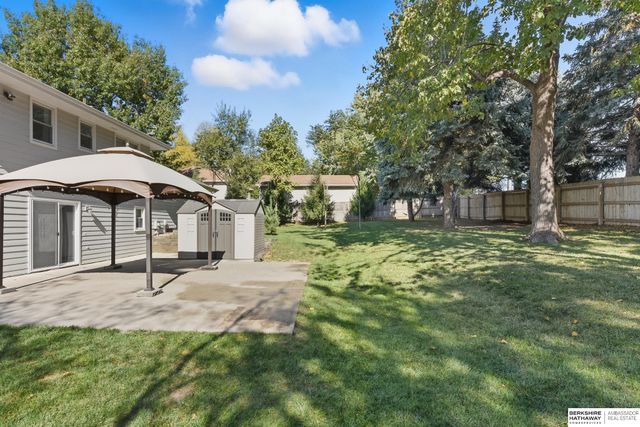 921 N 121 Street, Omaha, NE 68154