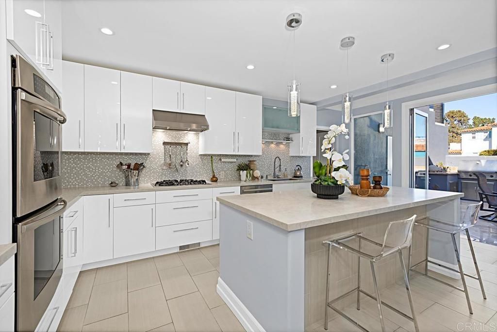 Image 11 of property listing at 1725 Monterey Avenue, Coronado, CA 92118