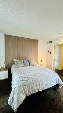 3701 N Country Club Dr 304, Aventura, FL 33180