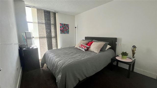 3701 N Country Club Dr 304, Aventura, FL 33180