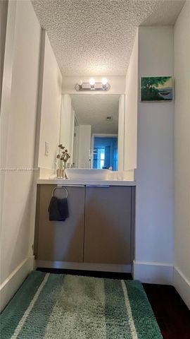 3701 N Country Club Dr 304, Aventura, FL 33180