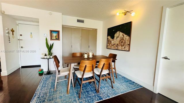 3701 N Country Club Dr 304, Aventura, FL 33180