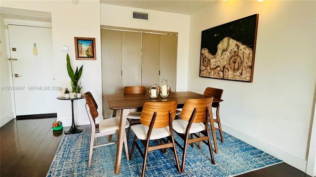 3701 N Country Club Dr 304, Aventura, FL 33180