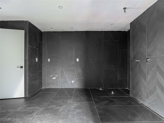 888 Limpet DR, Sanibel, FL 33957