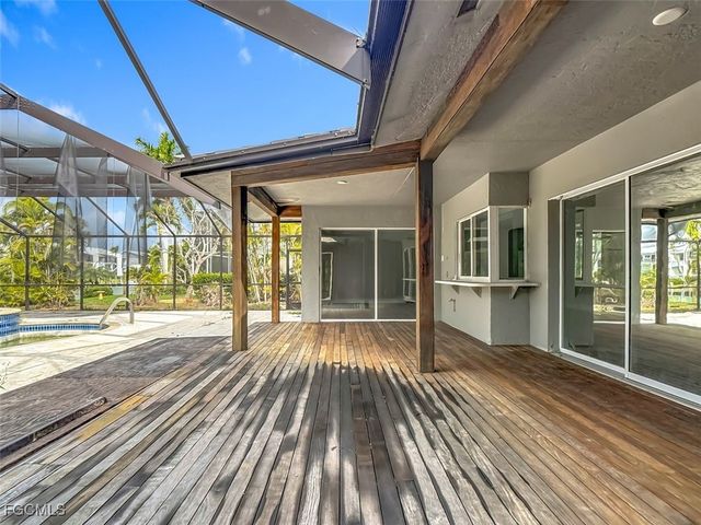 888 Limpet DR, Sanibel, FL 33957