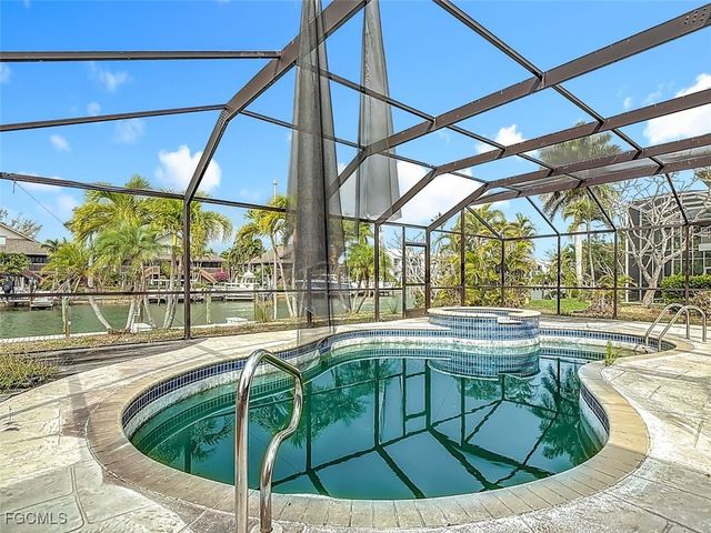 888 Limpet DR, Sanibel, FL 33957