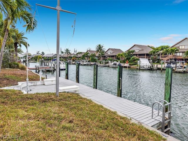 888 Limpet DR, Sanibel, FL 33957