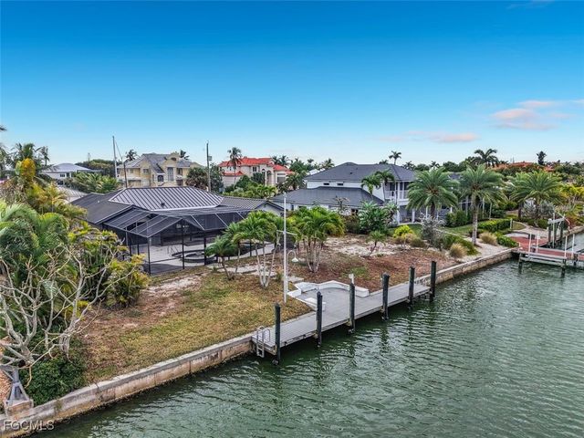 888 Limpet DR, Sanibel, FL 33957