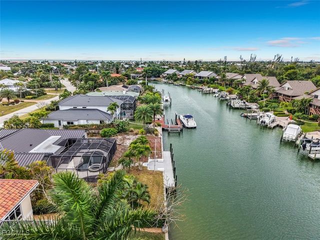 888 Limpet DR, Sanibel, FL 33957