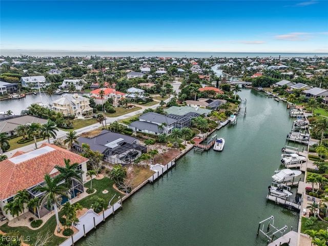888 Limpet DR, Sanibel, FL 33957