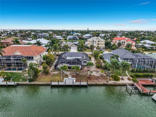 888 Limpet DR, Sanibel, FL 33957