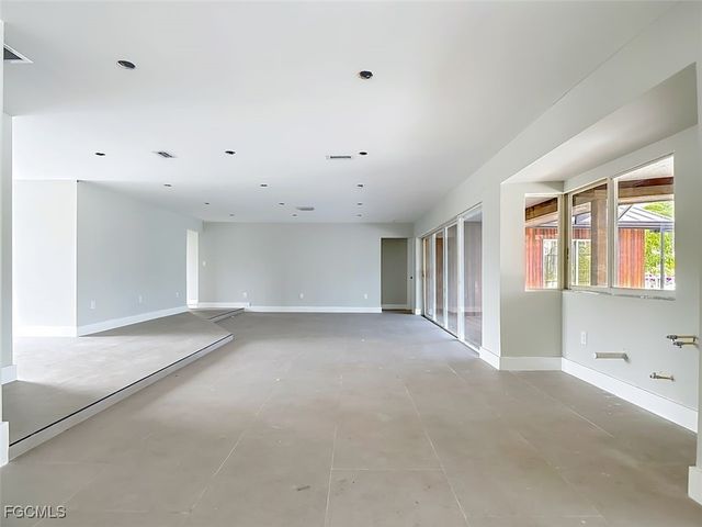 888 Limpet DR, Sanibel, FL 33957