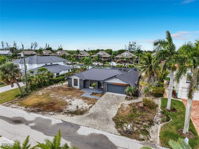 888 Limpet DR, Sanibel, FL 33957