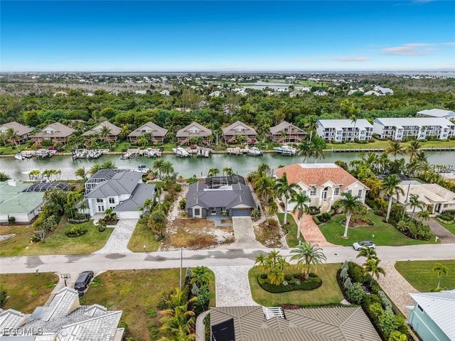 888 Limpet DR, Sanibel, FL 33957