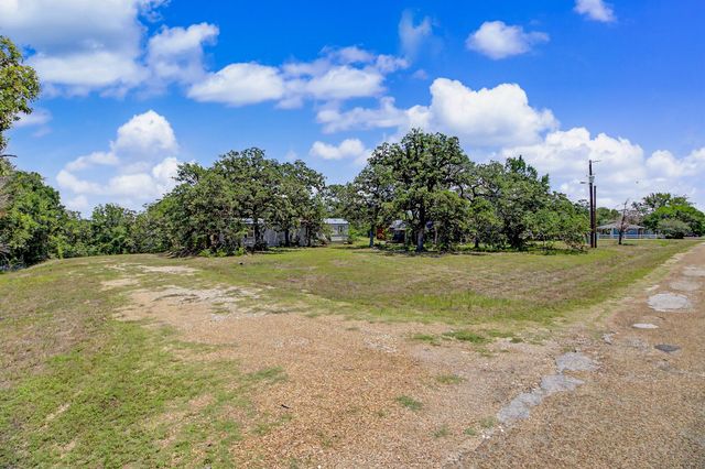 108 Moss Oak CIR, Somerville, TX 77879