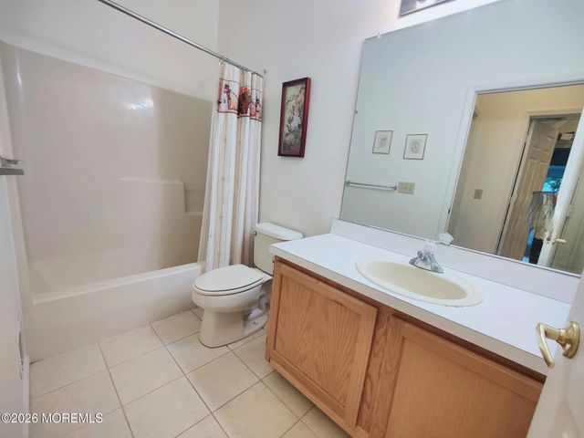 61 Robin Lane, Barnegat, NJ 08005