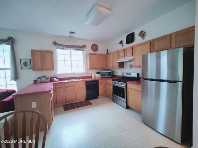61 Robin Lane, Barnegat, NJ 08005