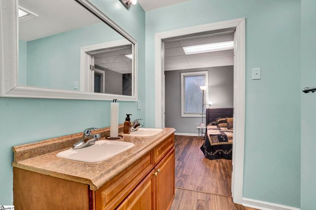 2505 E Brown Street, Seneca, SC 29678