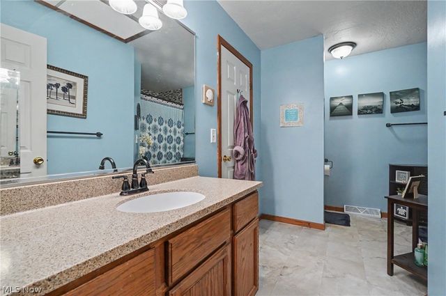 17 Harneds Landing, Cortland, OH 44410