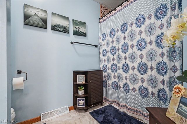 17 Harneds Landing, Cortland, OH 44410