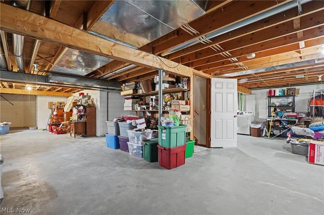 17 Harneds Landing, Cortland, OH 44410