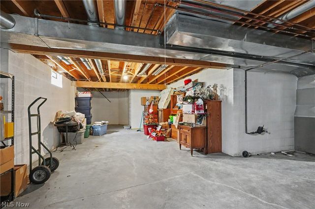 17 Harneds Landing, Cortland, OH 44410
