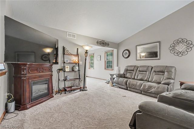 17 Harneds Landing, Cortland, OH 44410