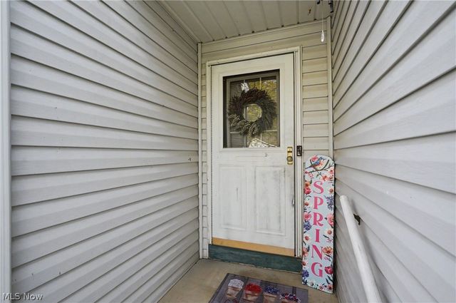 17 Harneds Landing, Cortland, OH 44410